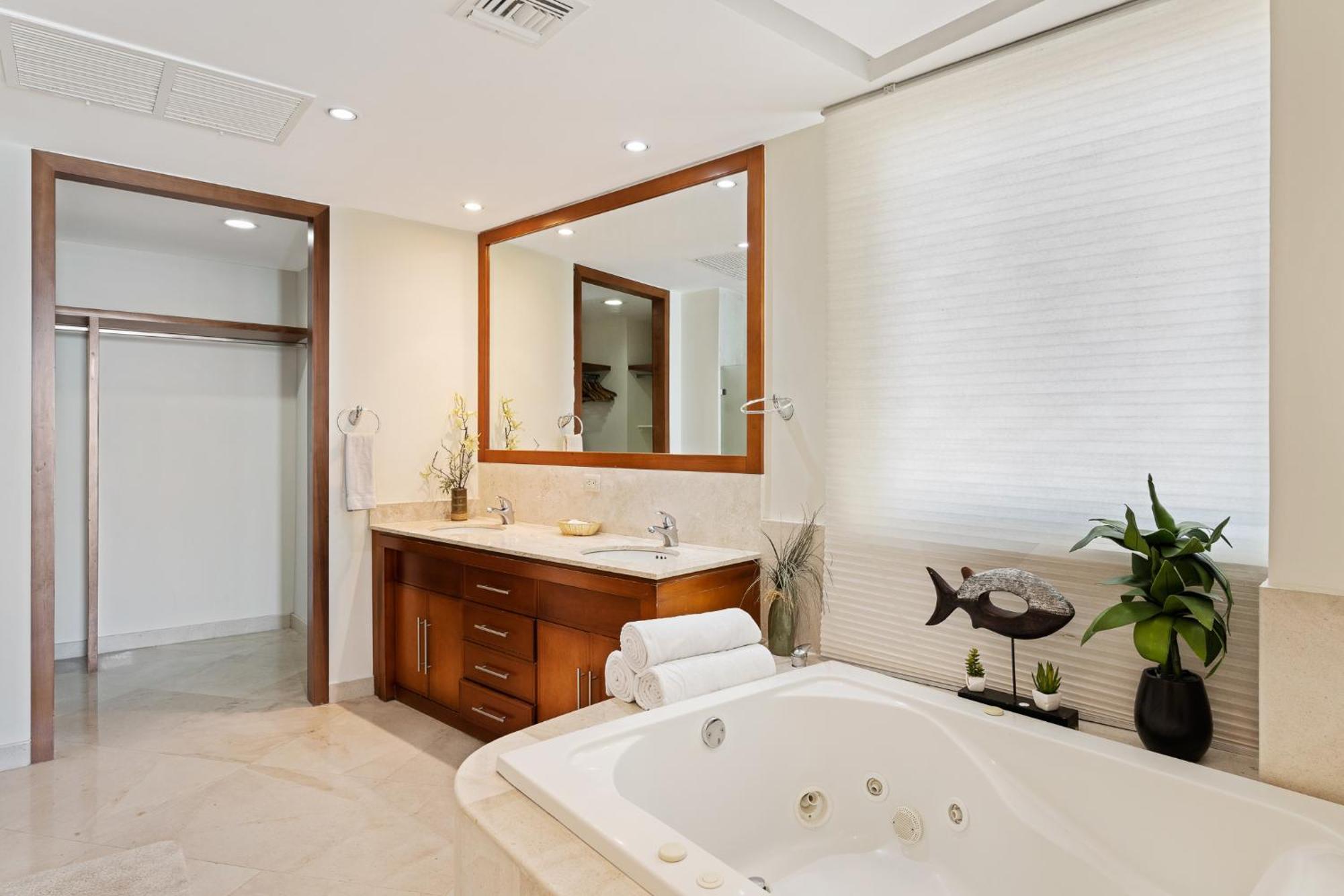 Luna Blanca Two Bedroom Unit By Kivoya Apartment *