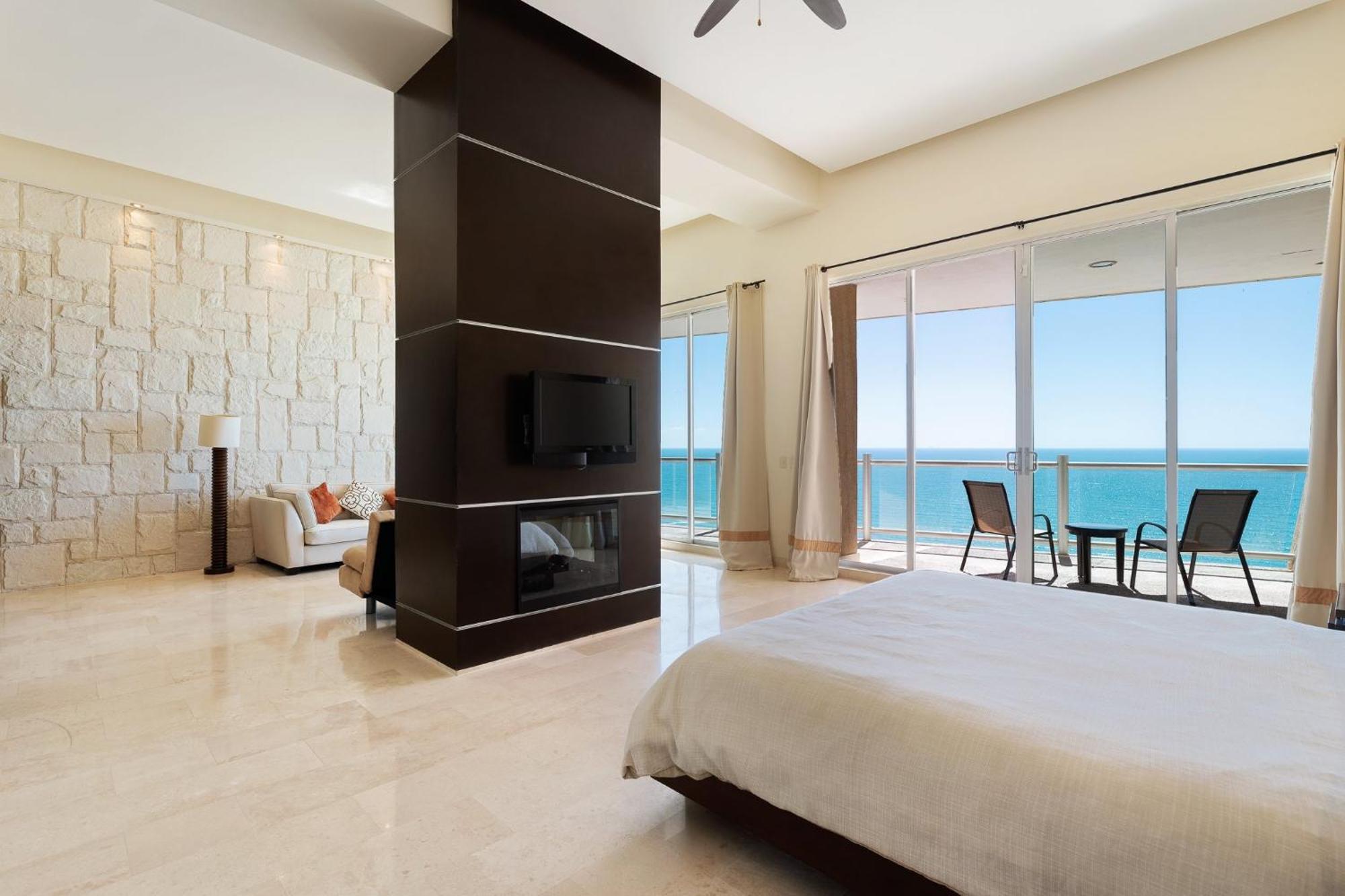 Encanto Living & Luna Blanca Apartment