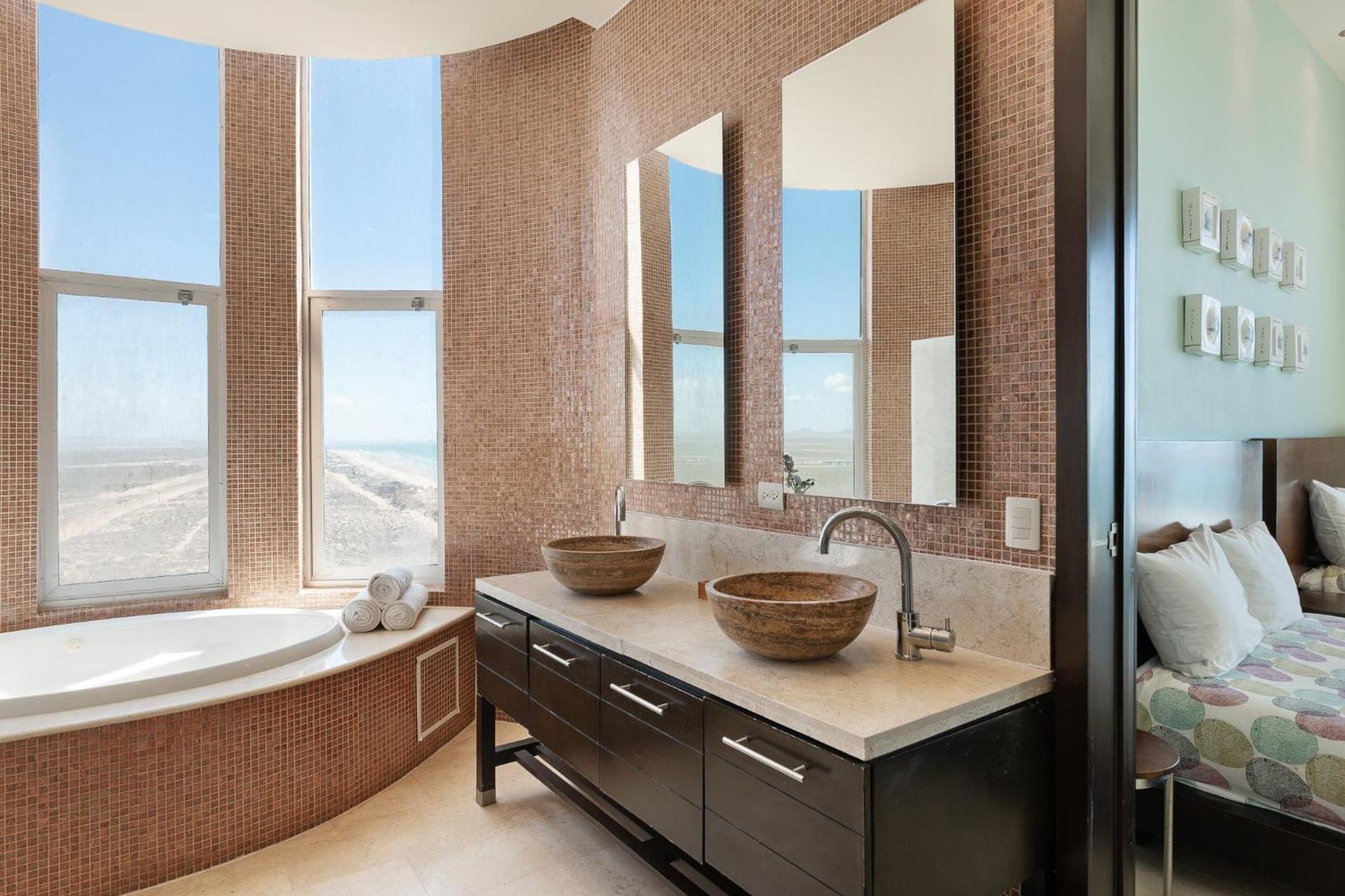 Encanto Living & Luna Blanca Apartment *