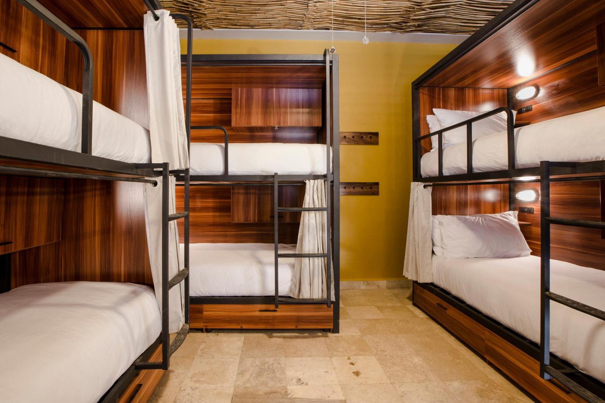 Selina Hotel 4*