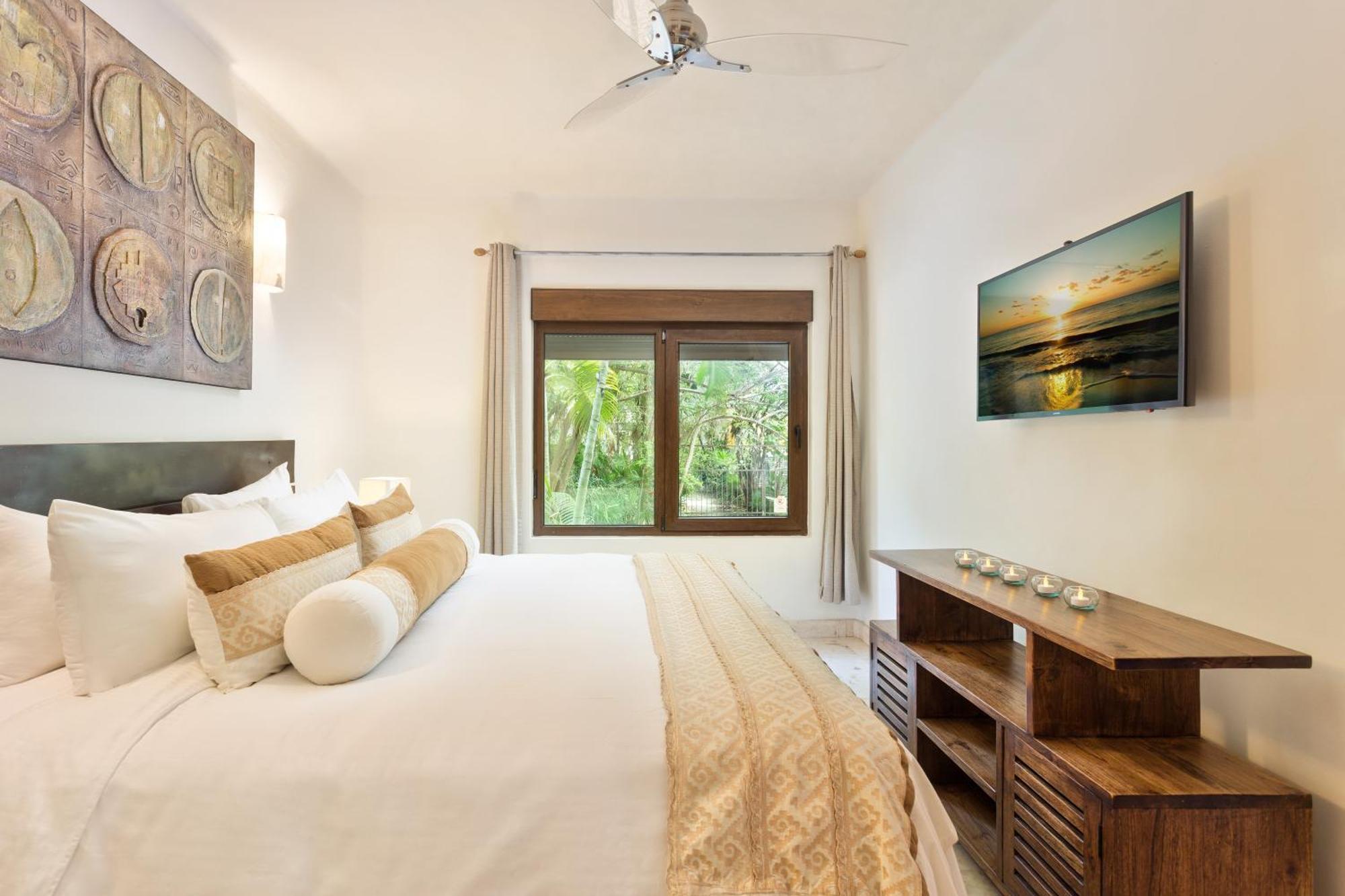 El Taj Oceanfront And Beachside Hotel