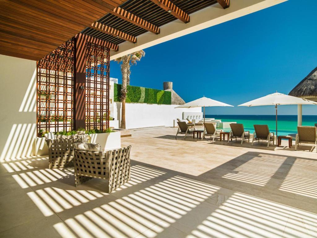Villa Ultra Exclusive Beachfront Just Steps From The With Butler Included