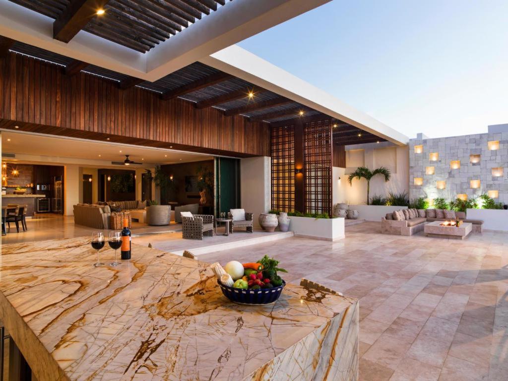 Ultra Exclusive Beachfront Just Steps From The With Butler Included