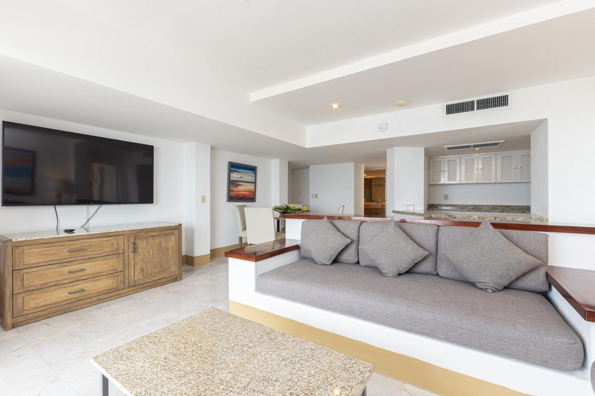 Resort Tesoro Ixtapa 4*