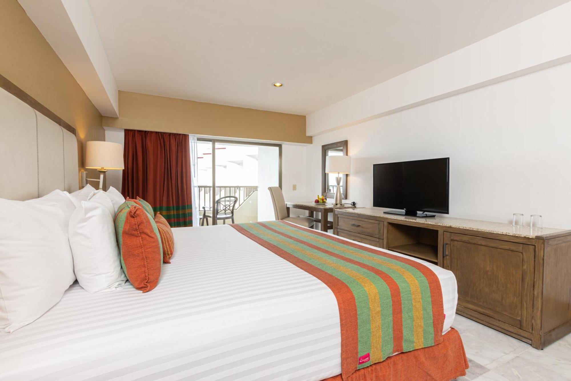 Resort Tesoro Ixtapa 4*