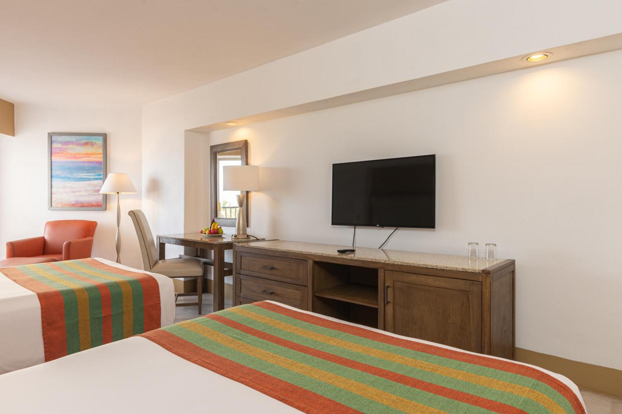 Resort Tesoro Ixtapa 4*
