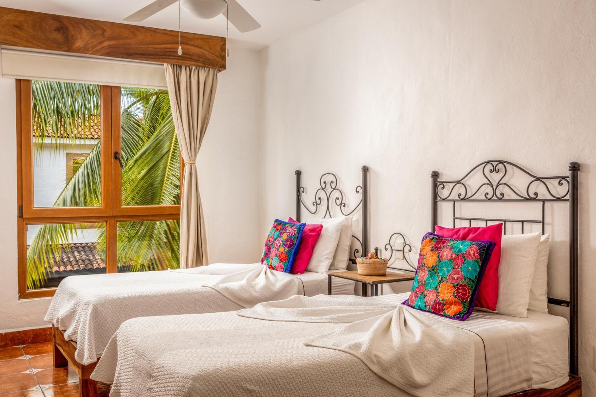 Casa Loteria: Colorful Family Retreat With Pool In Pueblito Hotel