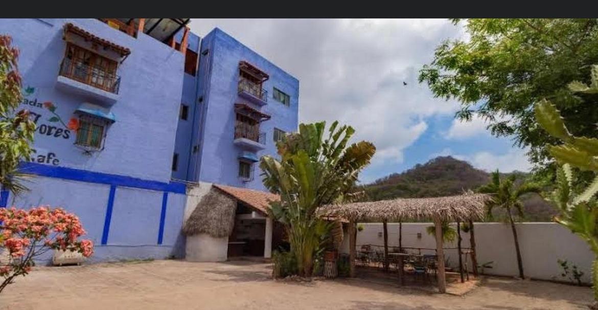 Flores * Los Ayala