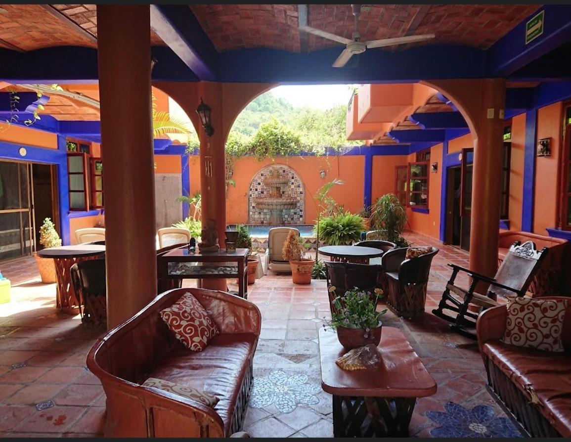 Flores Hotel
