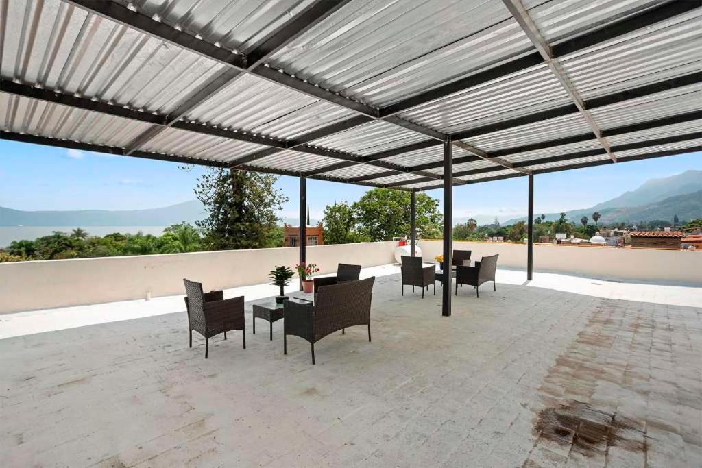 Spacious Studio With Outdoor Pool *