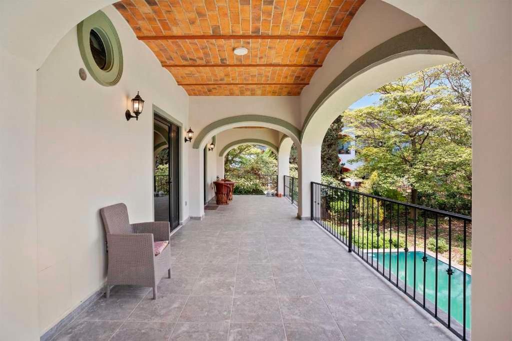 Spacious Studio With Outdoor Pool