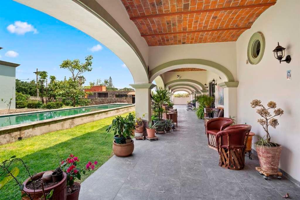 Spacious Studio With Outdoor Pool Apartment *