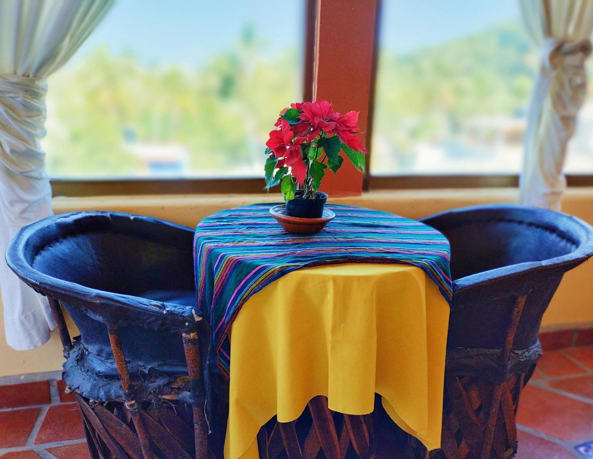Flores Hotel *