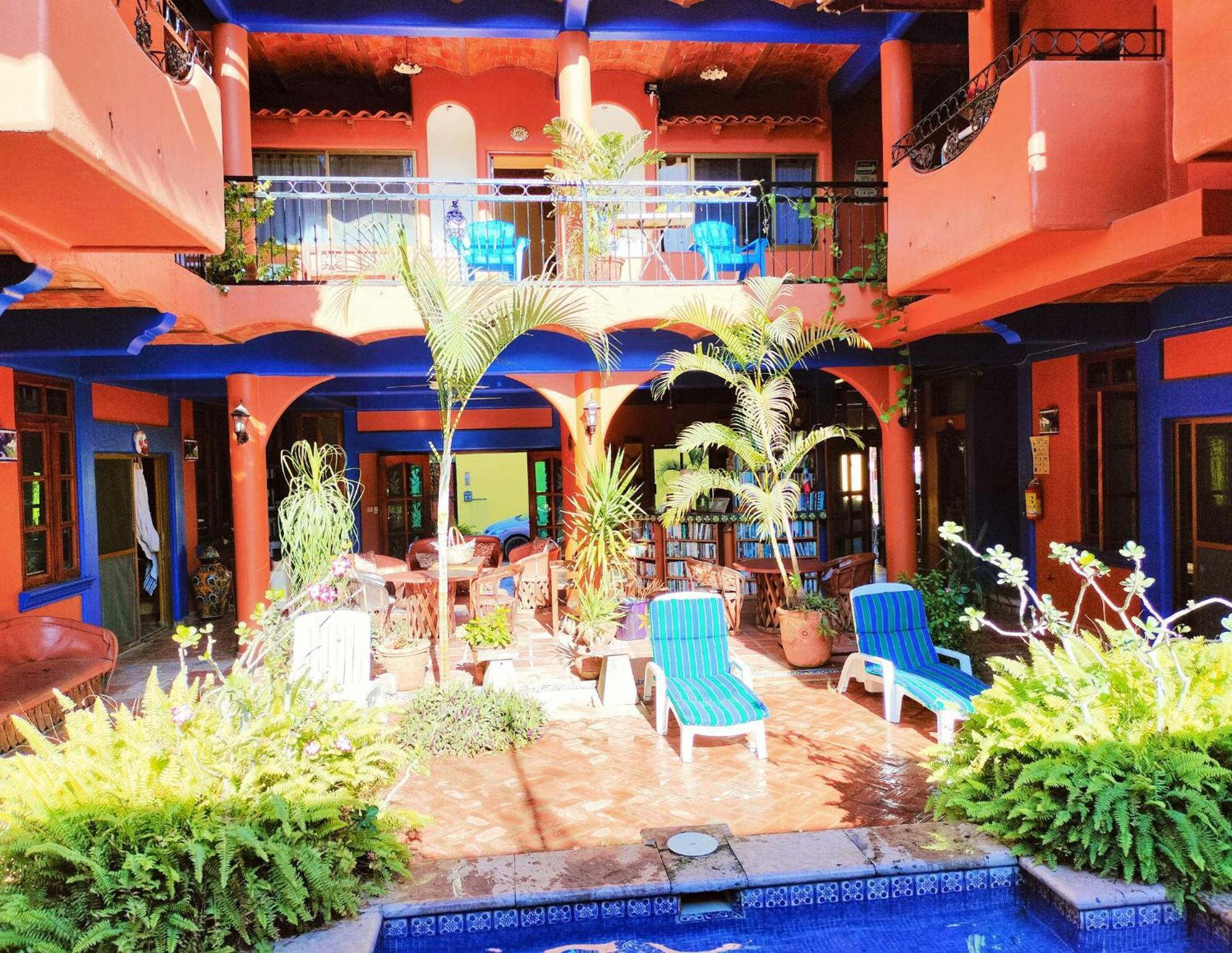 Hotel Flores *