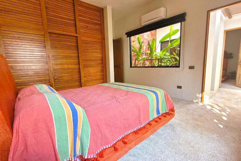 Villa Casa Olivacea - Beachfront Paso Hondo