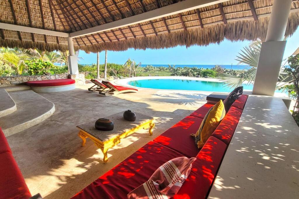 Casa Olivacea - Beachfront Villa Paso Hondo
