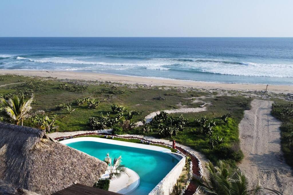 Casa Olivacea - Beachfront Paso Hondo