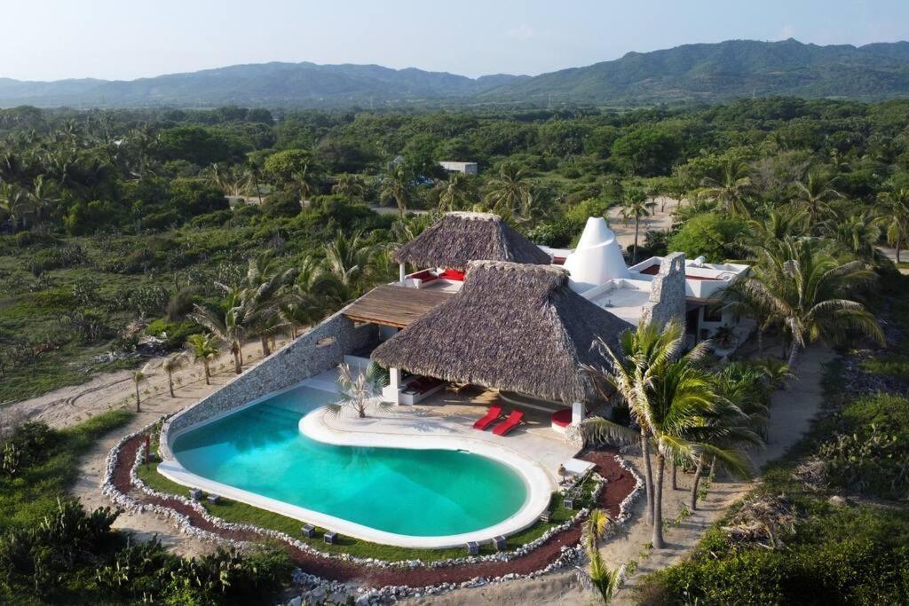 Casa Olivacea - Beachfront * Paso Hondo