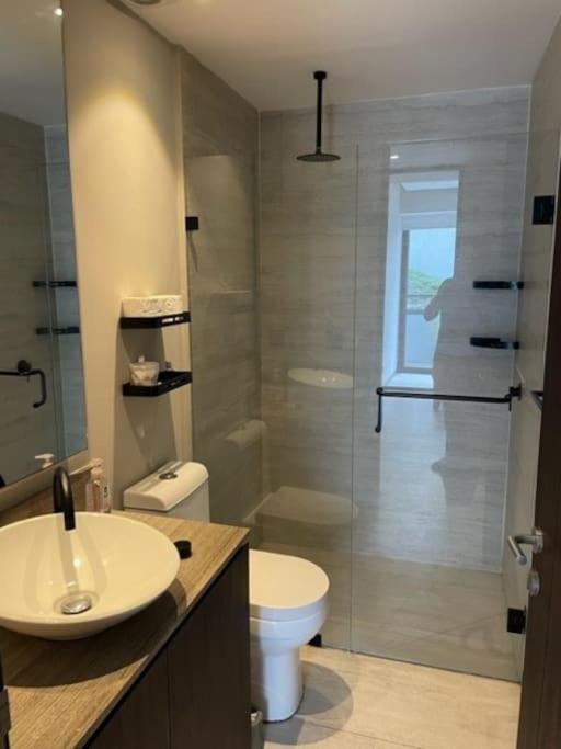 Fantastic Designer Apartment, Beachfront! *