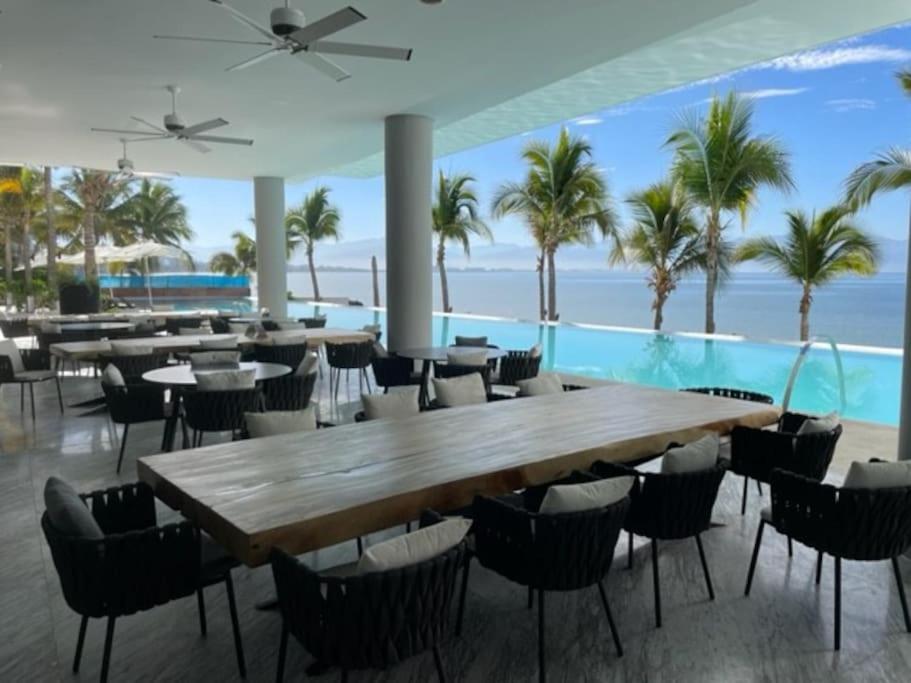 Fantastic Designer Apartment, Beachfront! *
