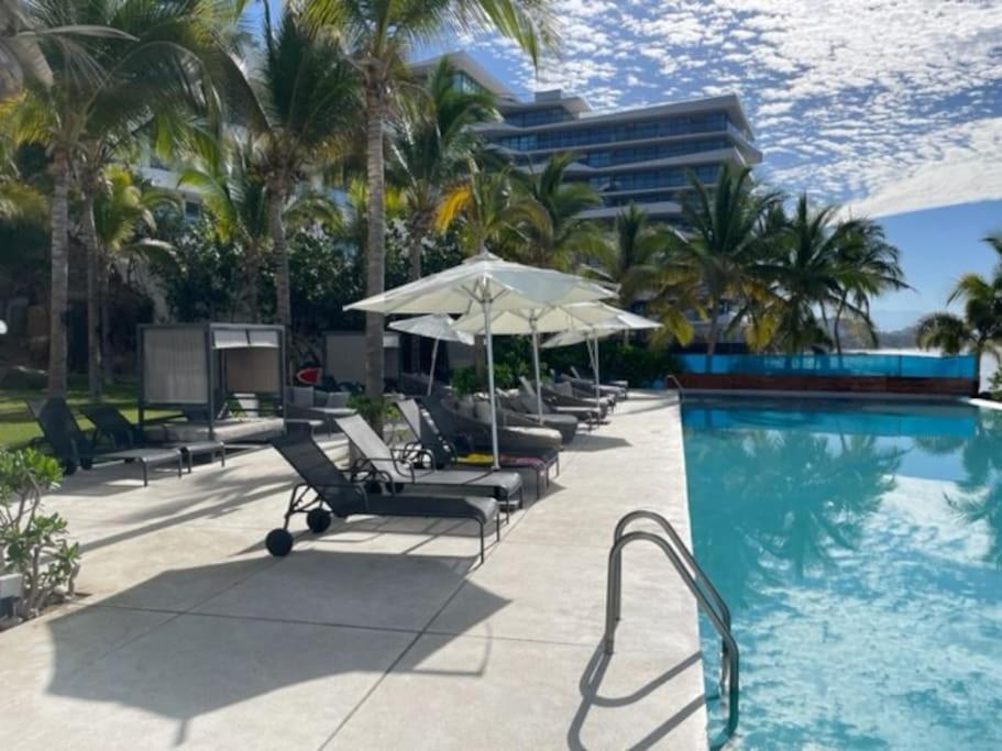 Fantastic Designer Apartment, Beachfront!