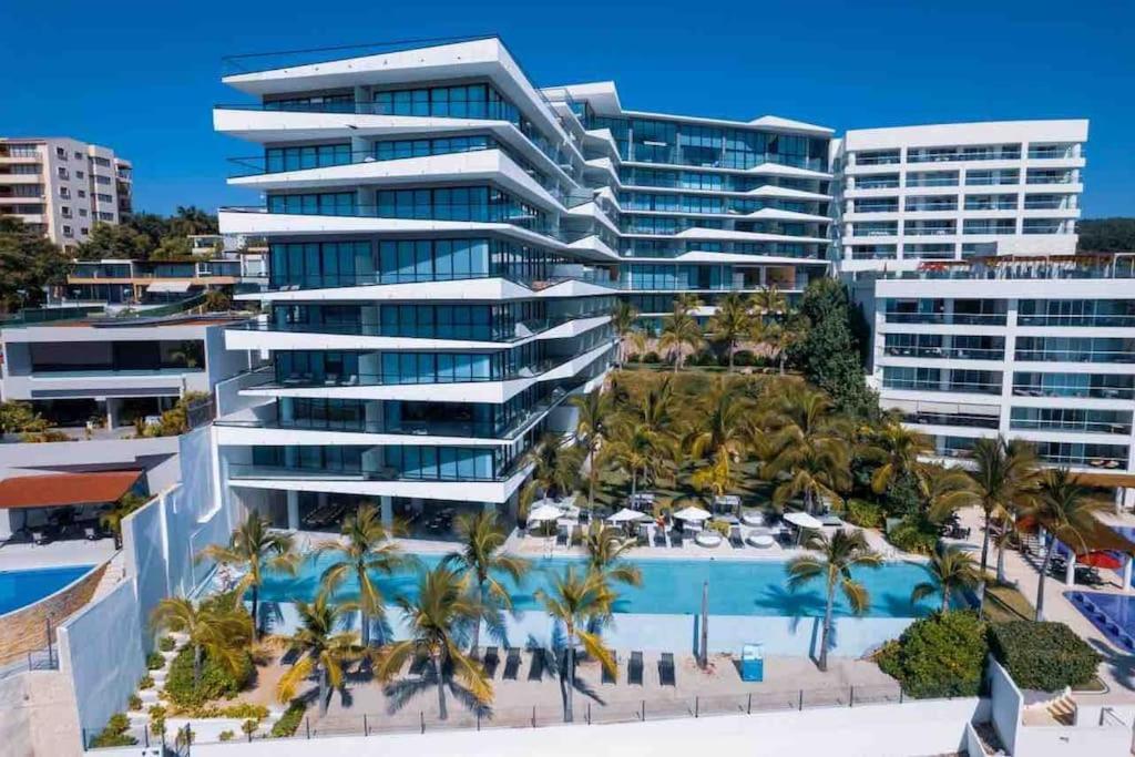 Fantastic Designer Apartment, Beachfront! *