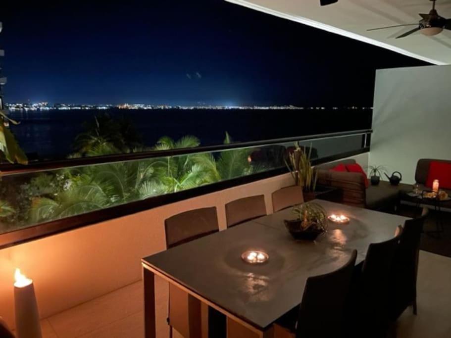 Fantastic Designer Apartment, Beachfront!