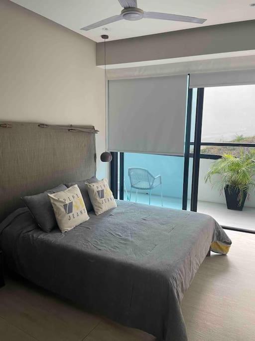 Fantastic Designer Apartment, Beachfront! *
