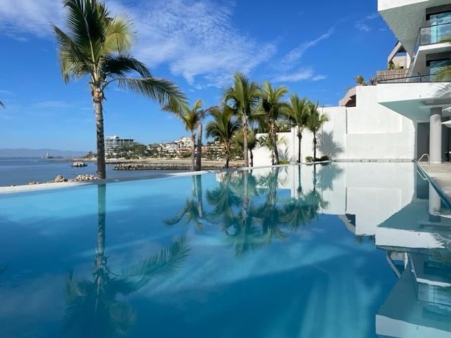 Fantastic Designer Apartment, Beachfront! Apartment