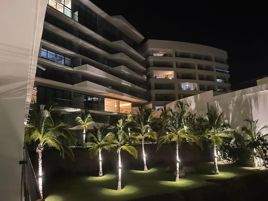 Fantastic Designer Apartment, Beachfront! *