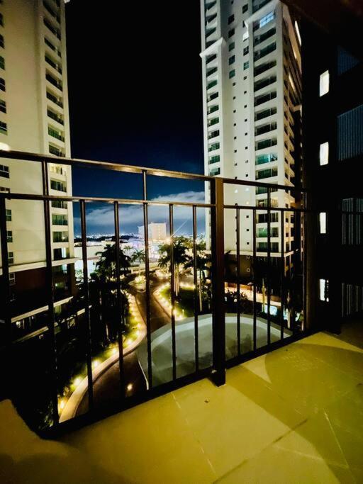 Grand V Front Torre 2000 *