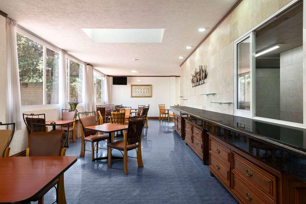 Howard Johnson By Wyndham