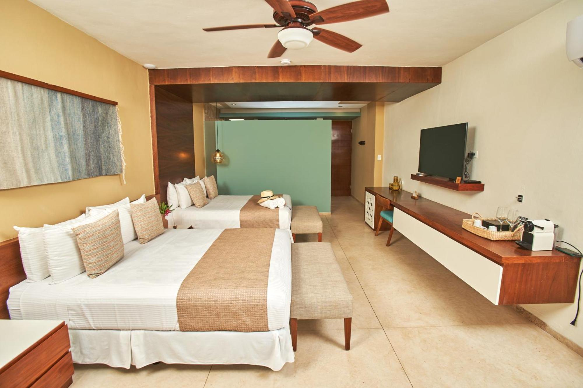 Caracol Hotel