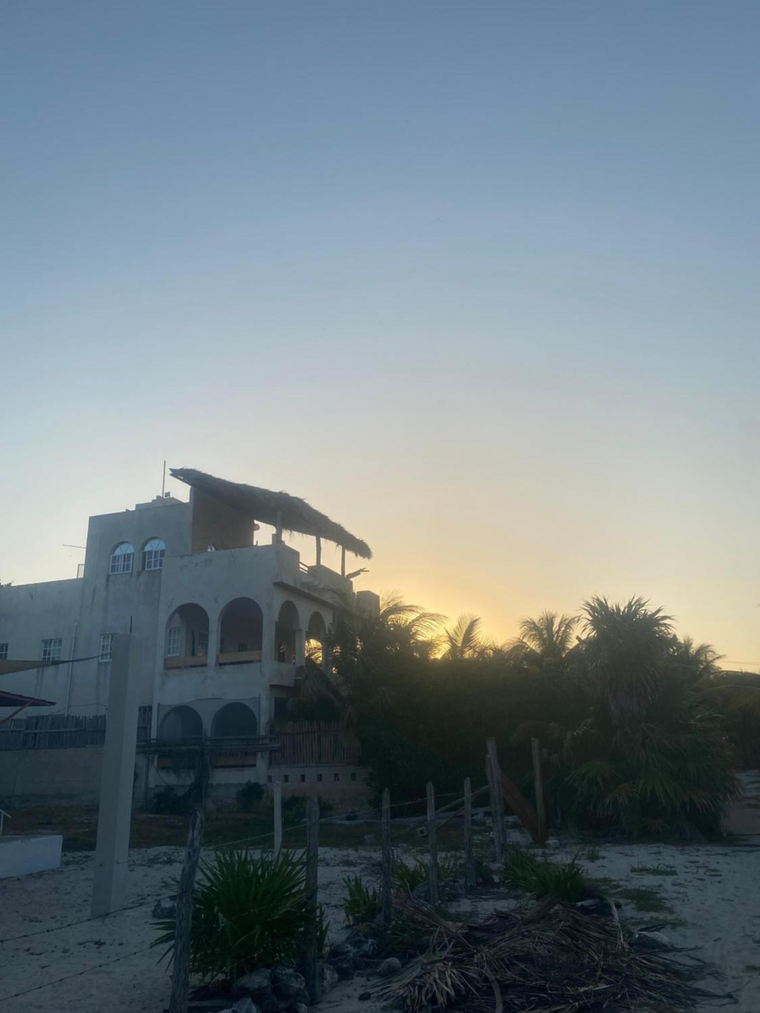 La Casa Del Sol, Beachfront * El Cuyo