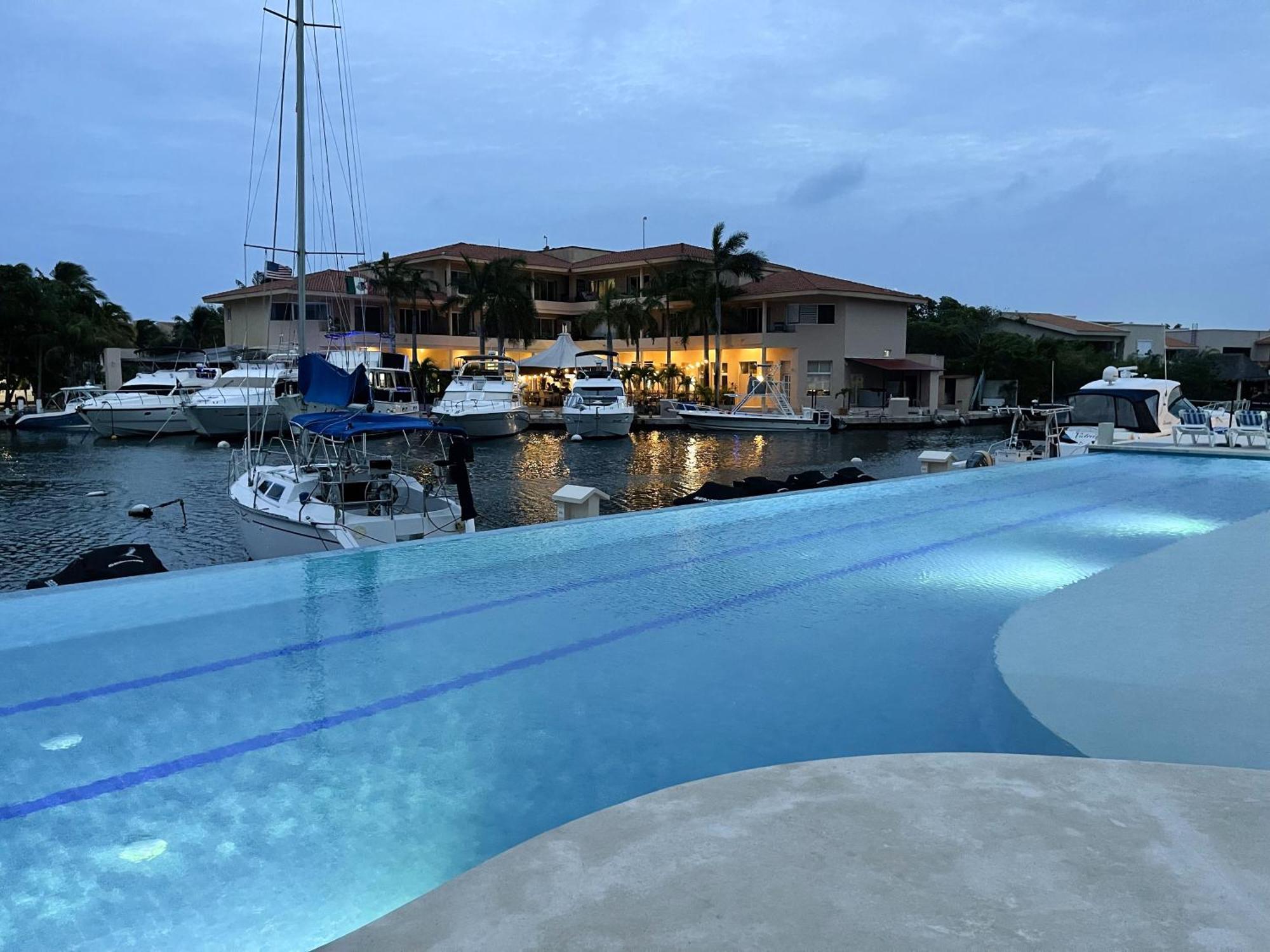 Ground Floor Paradise With Marina View And Pool Paddleboard Included