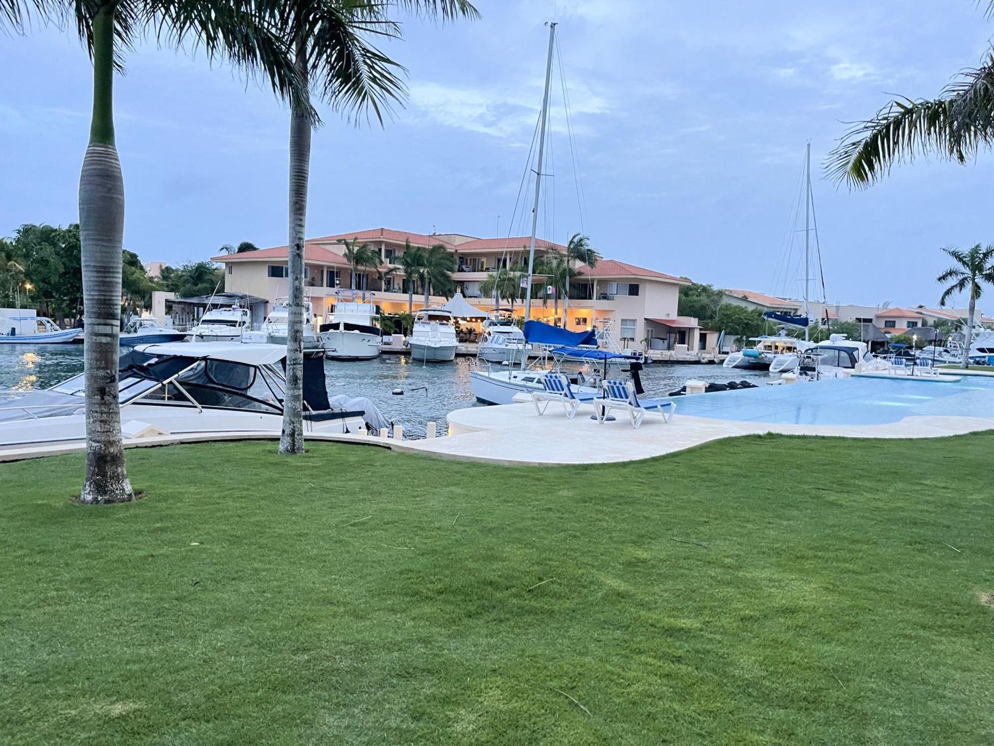 Apartment Ground Floor Paradise With Marina View And Pool Paddleboard Included *