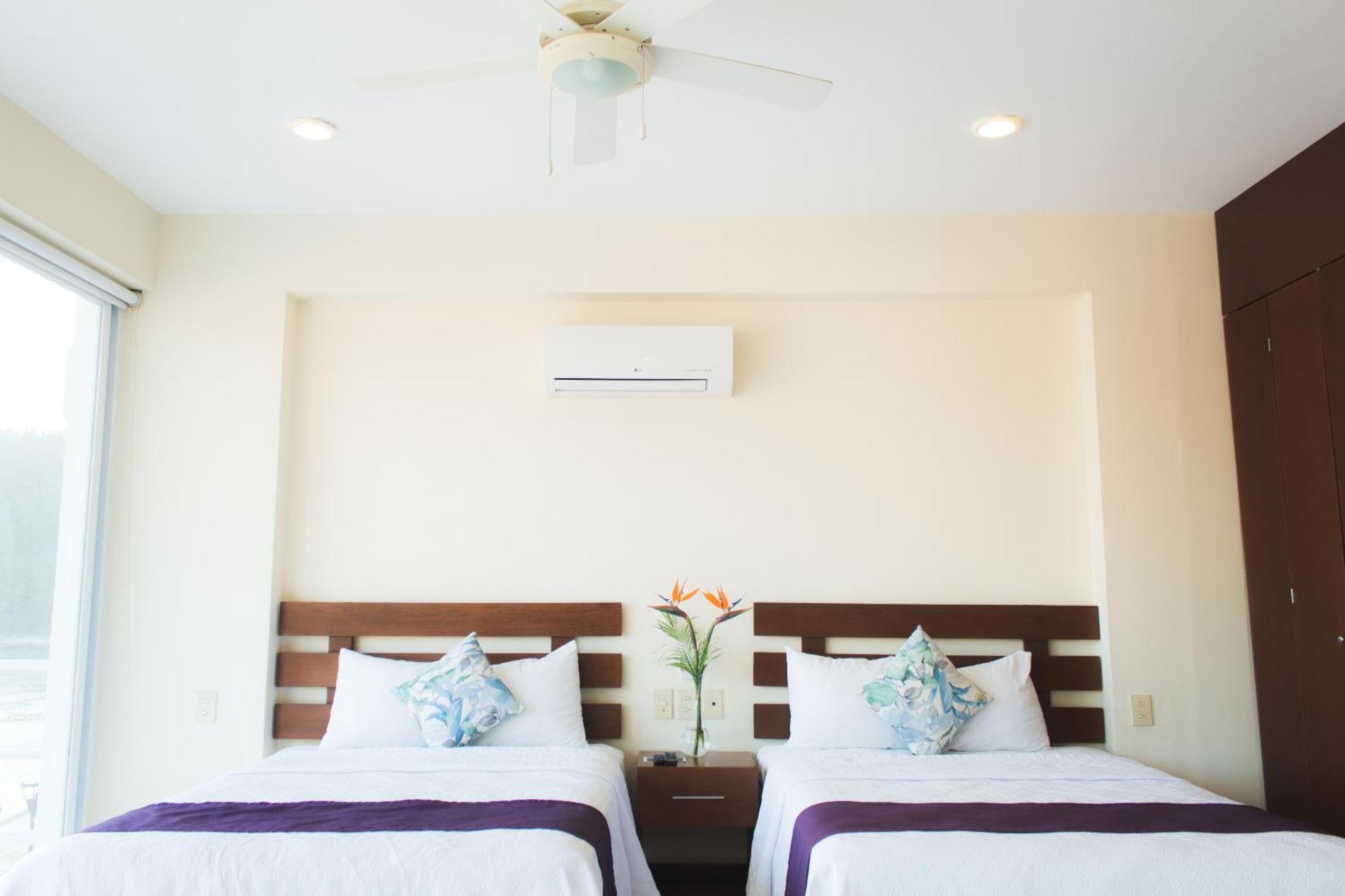 La Playa Suites *