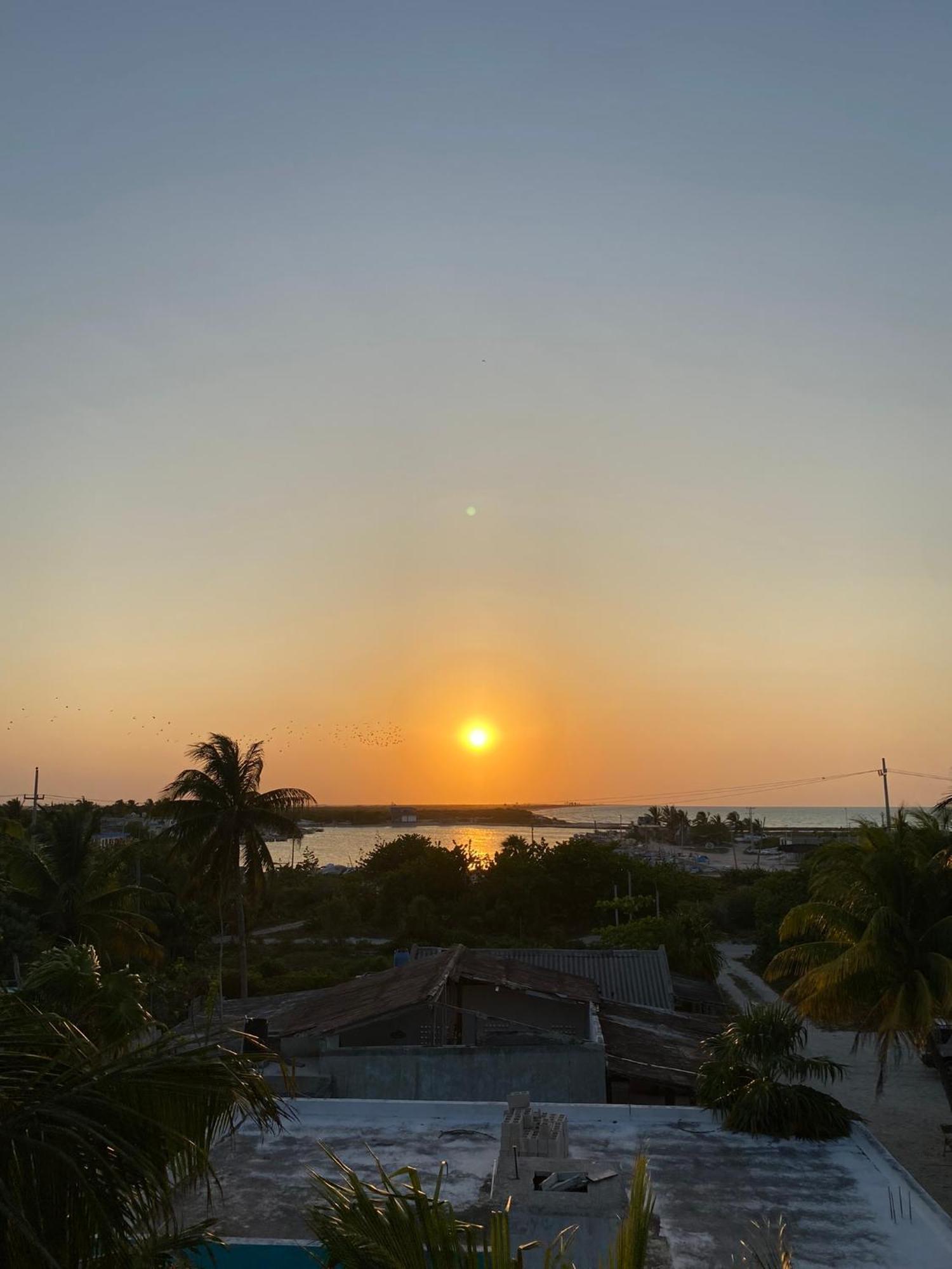 La Casa Del Sol, Beachfront * El Cuyo
