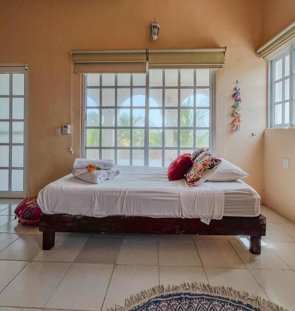 Holiday home La Casa Del Sol, Beachfront