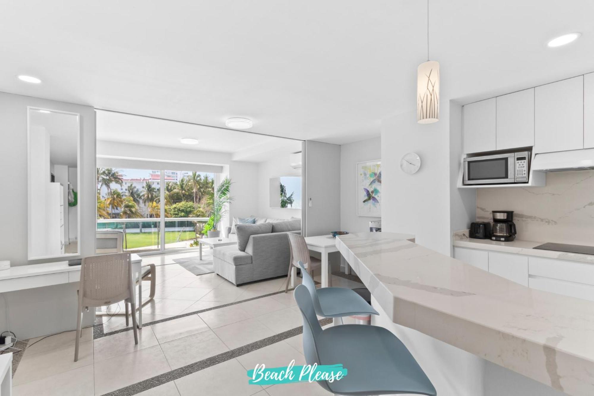 Villamagna - Beachfront Retreat With Oceanviews Apartment