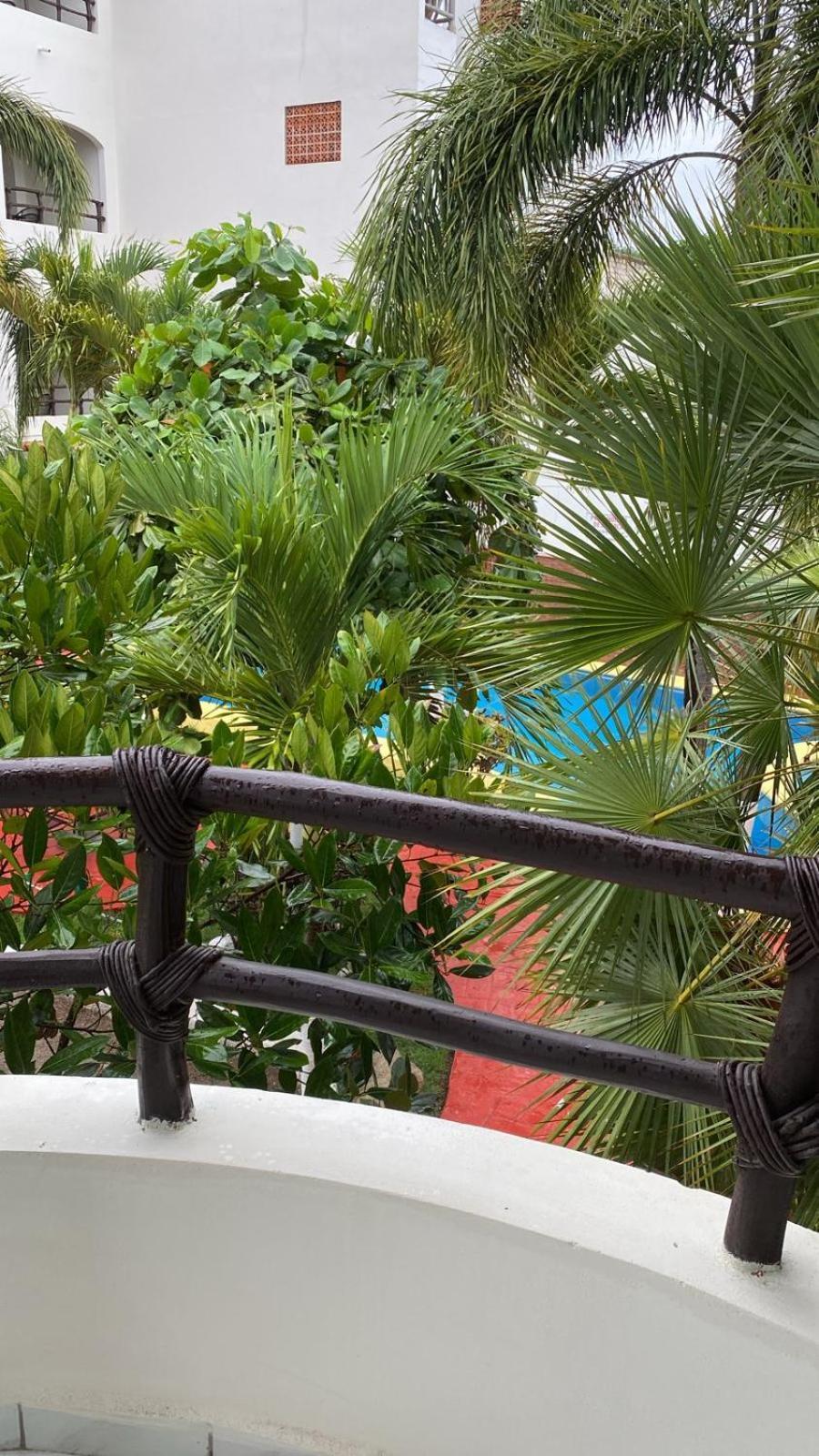 Y Los Encantos Sayulita
