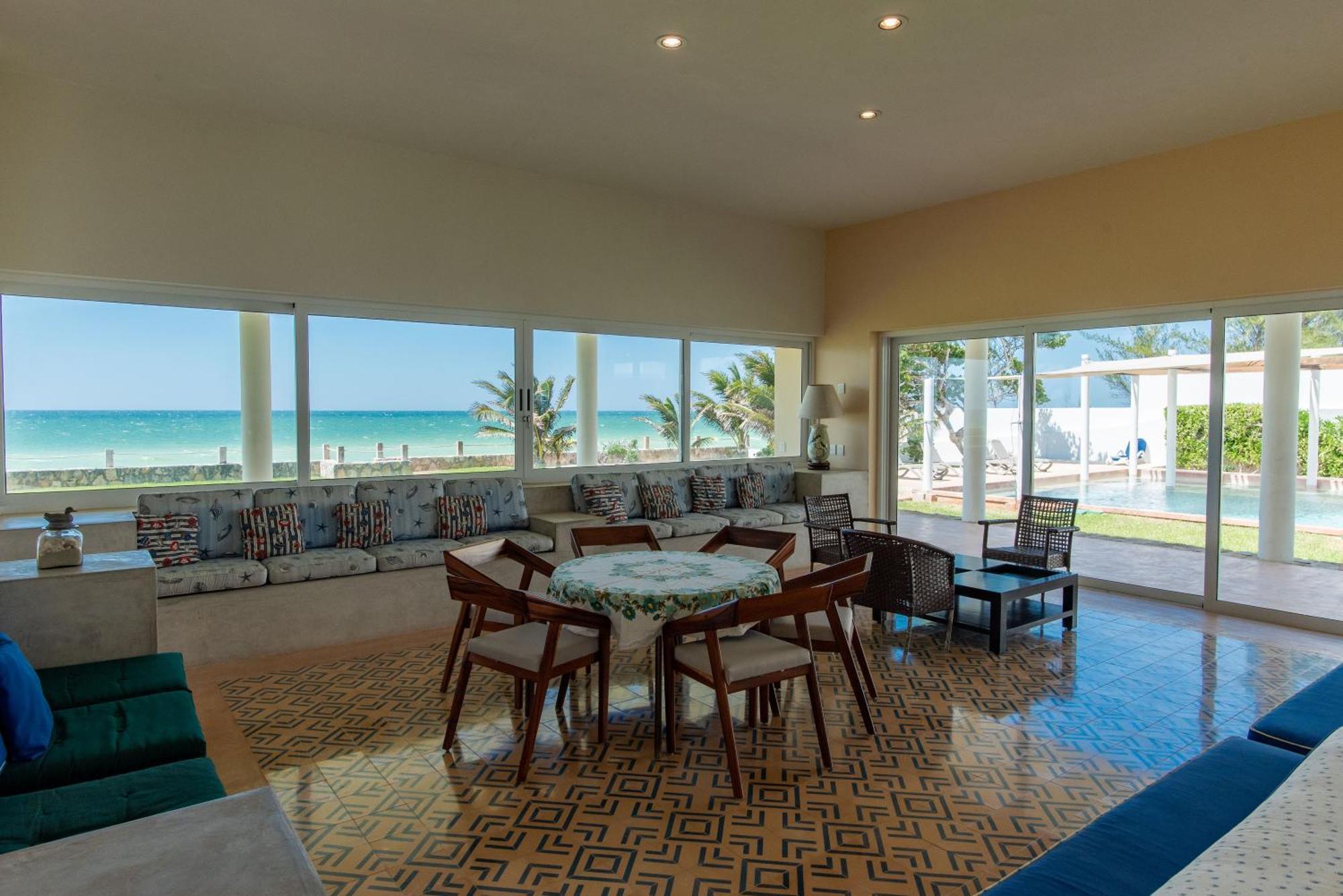 97985 Stunning Beachfront Wi-fi East Of Progreso Holiday home