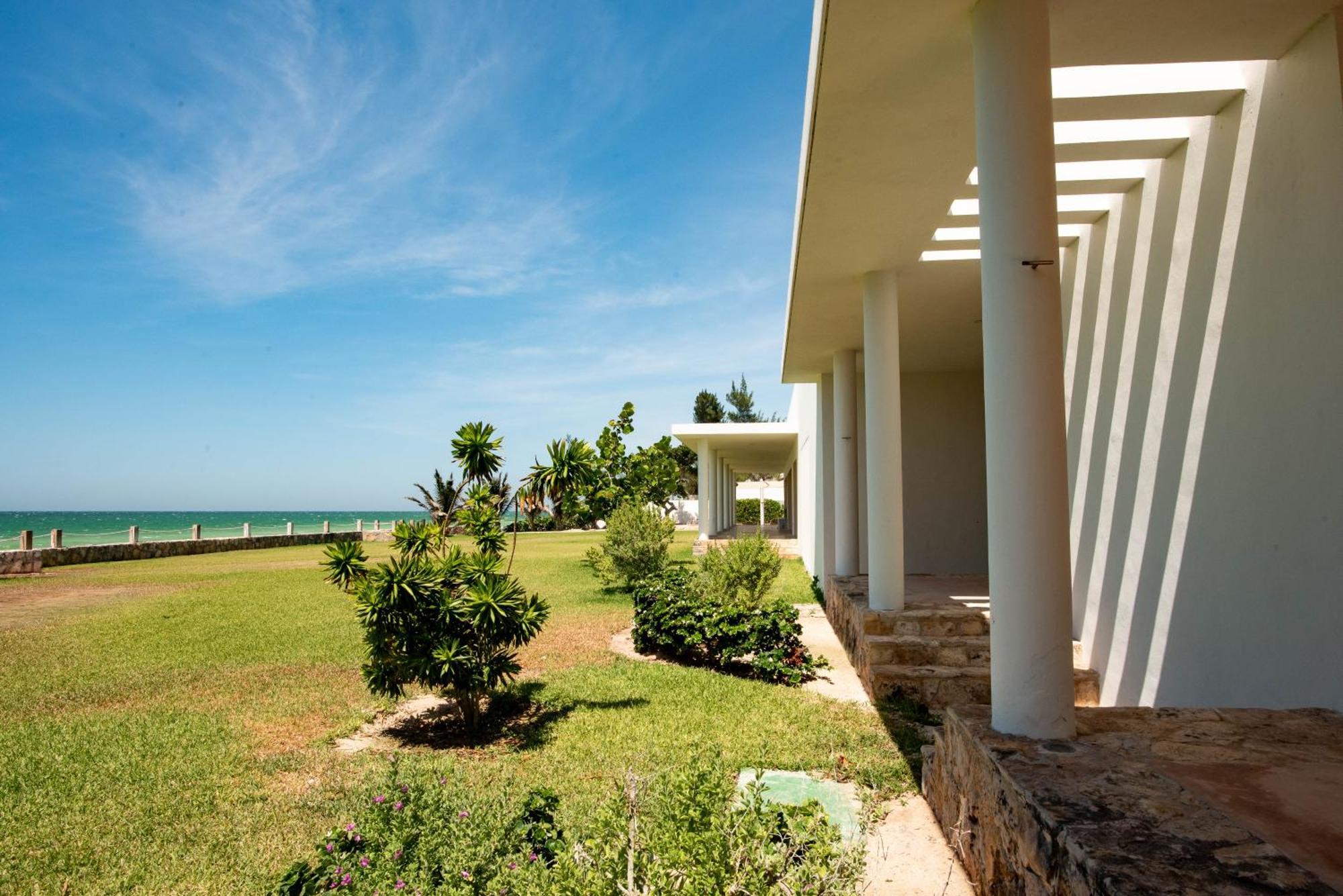 Holiday home 97985 Stunning Beachfront Wi-fi East Of Progreso Chicxulub