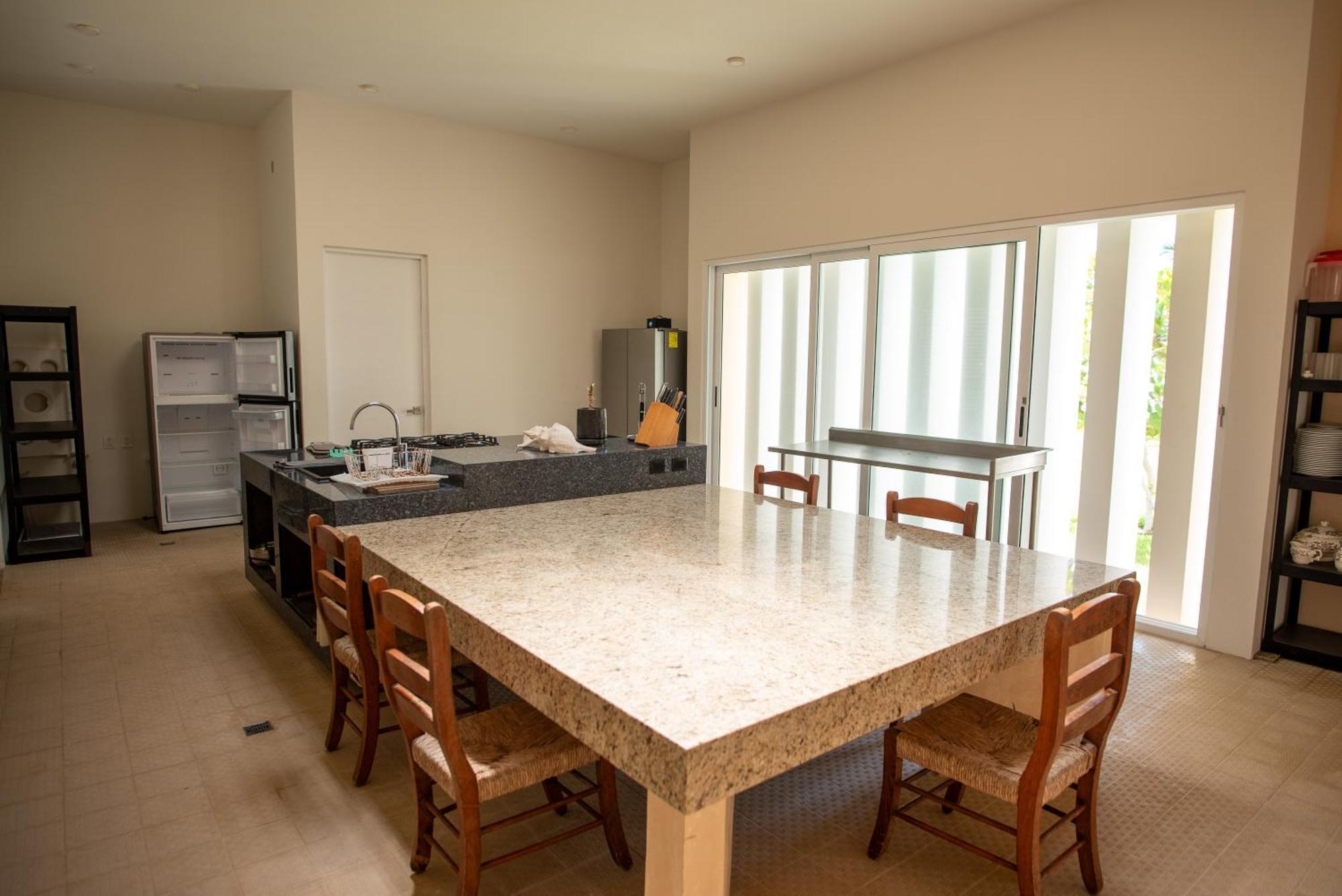 97985 Stunning Beachfront Wi-fi East Of Progreso Holiday home *