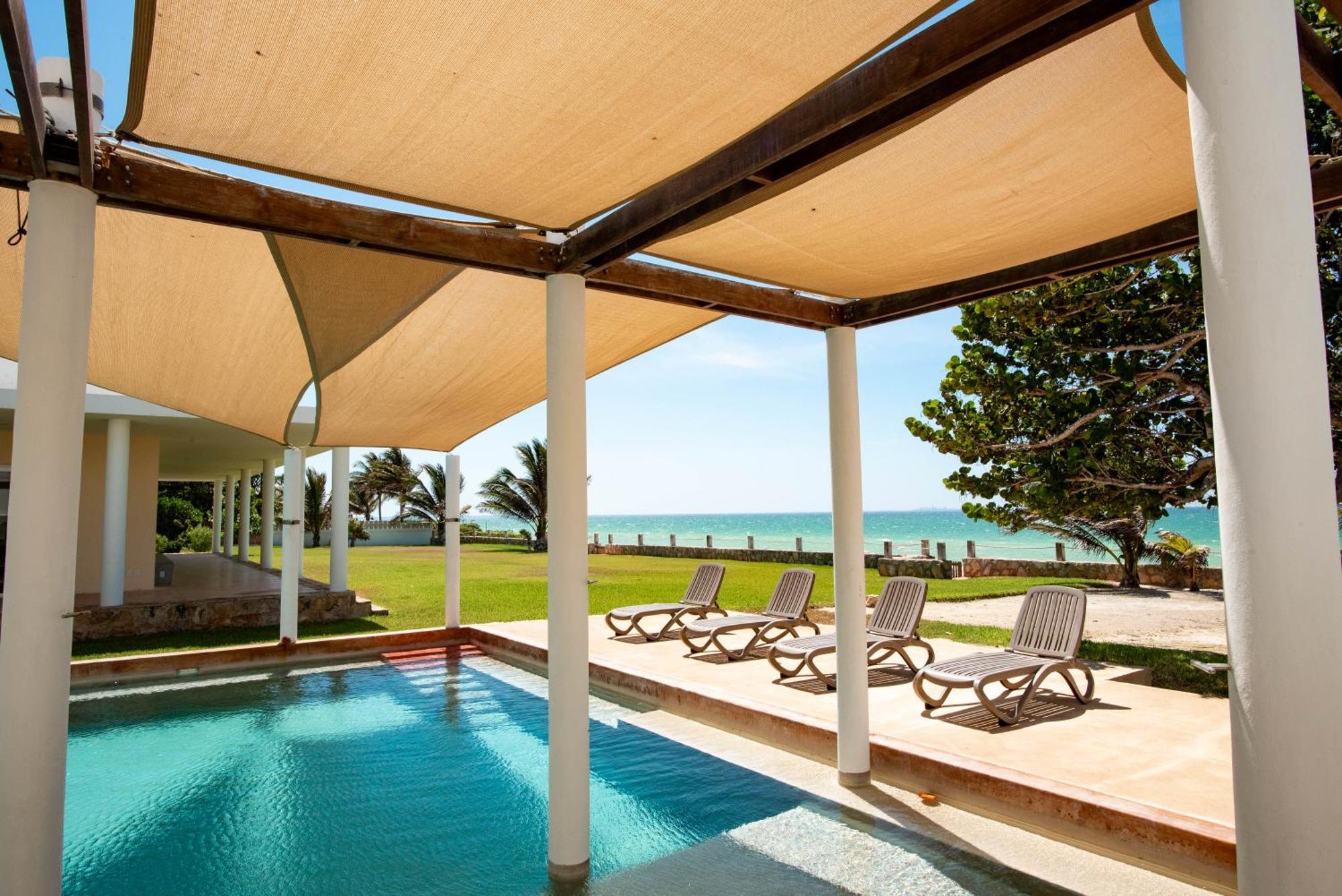 97985 Stunning Beachfront Wi-fi East Of Progreso Holiday home