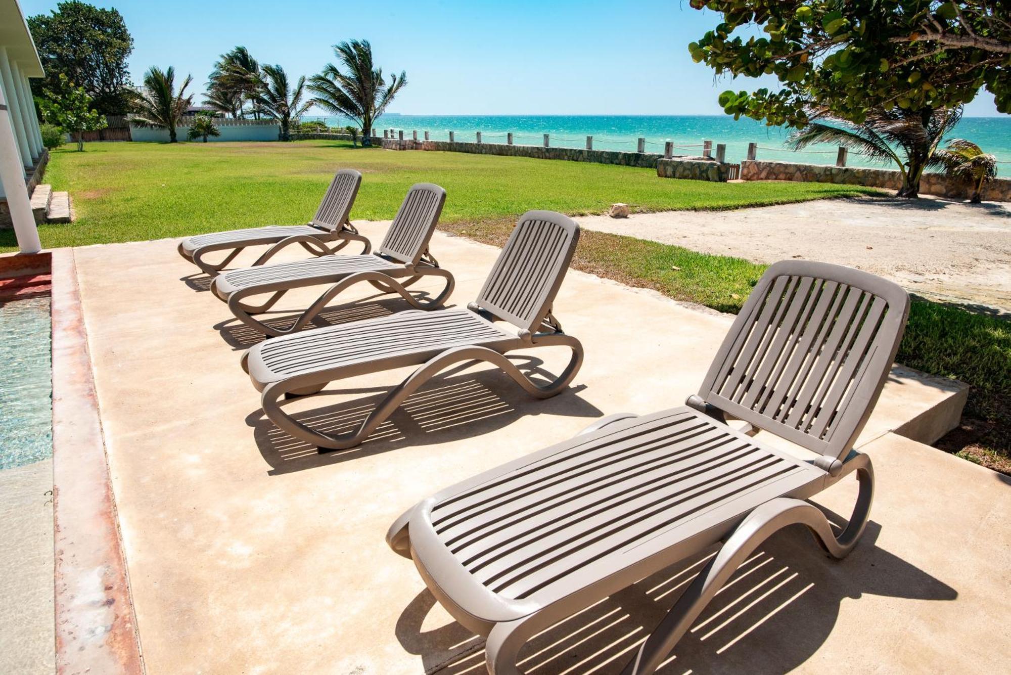 97985 Stunning Beachfront Wi-fi East Of Progreso Chicxulub