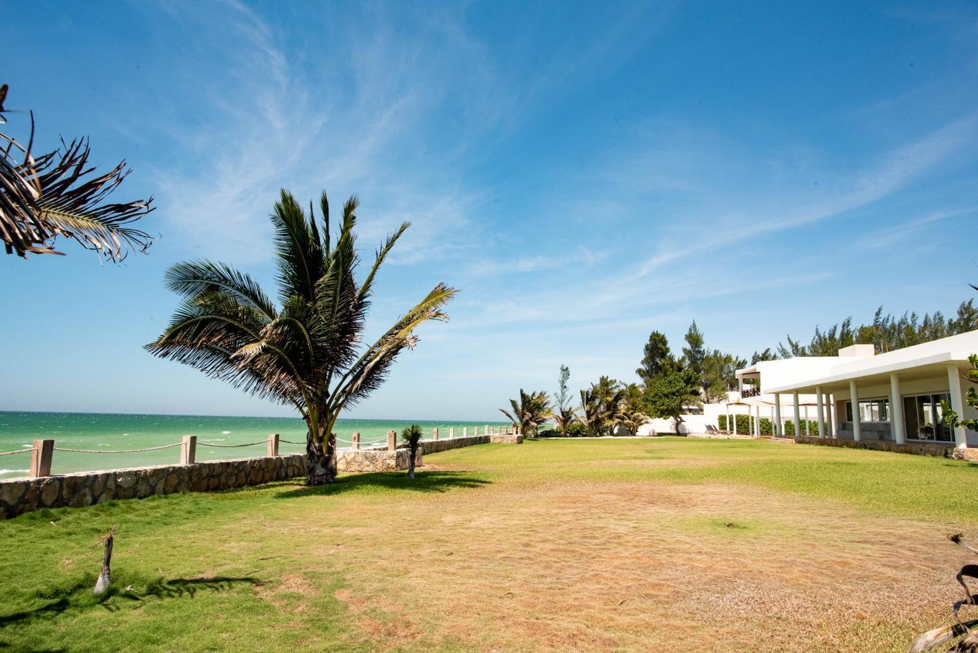 Holiday home 97985 Stunning Beachfront Wi-fi East Of Progreso