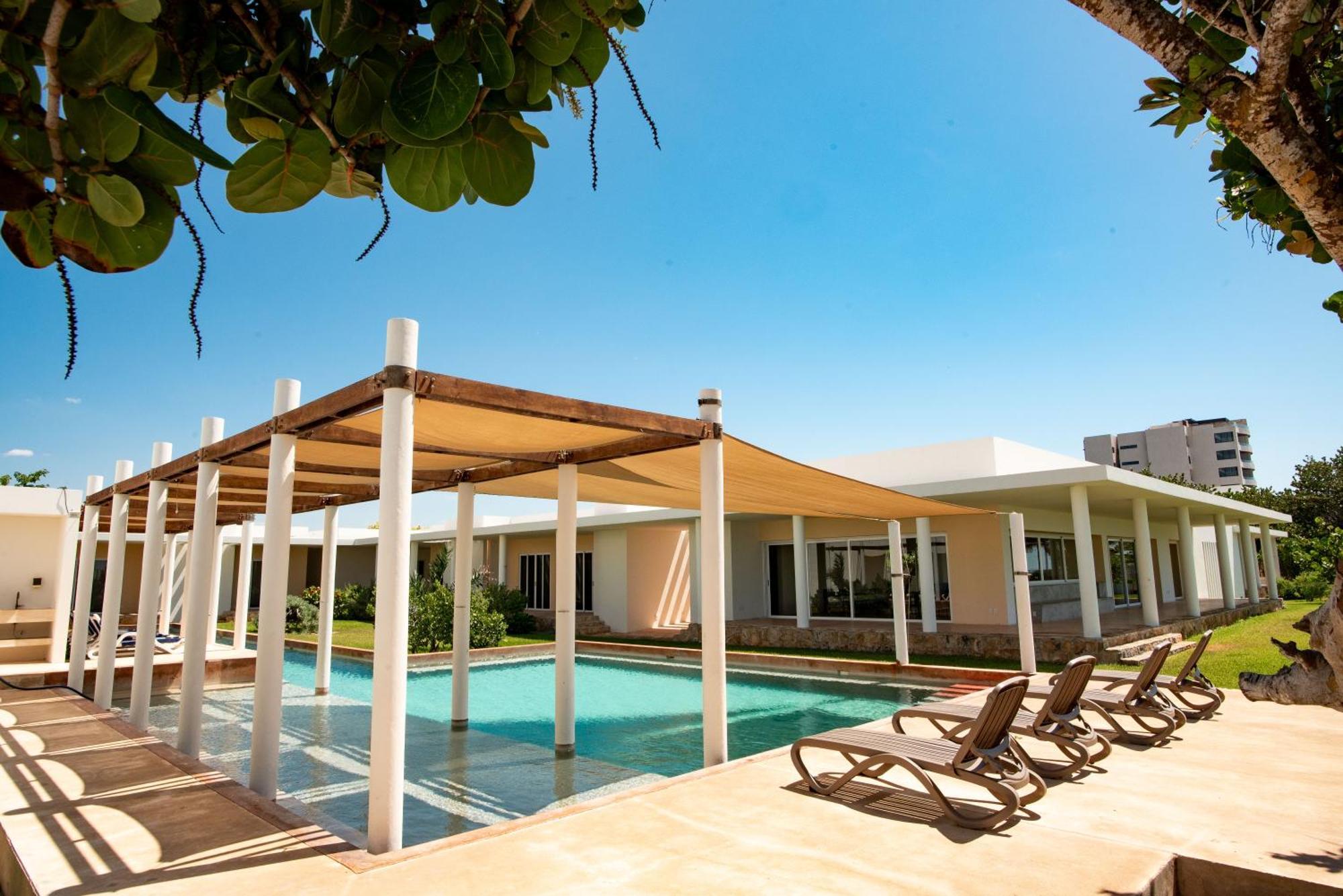 97985 Stunning Beachfront Wi-fi East Of Progreso
