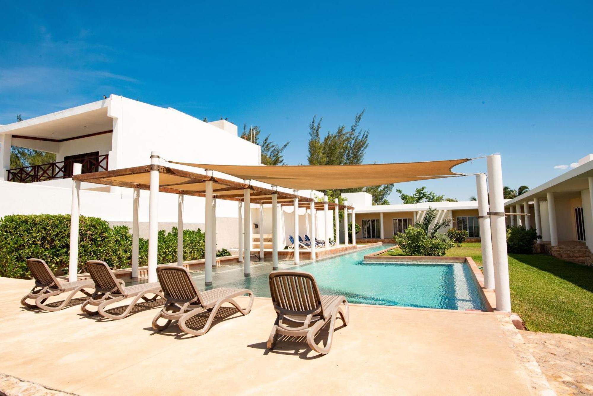97985 Stunning Beachfront Wi-fi East Of Progreso