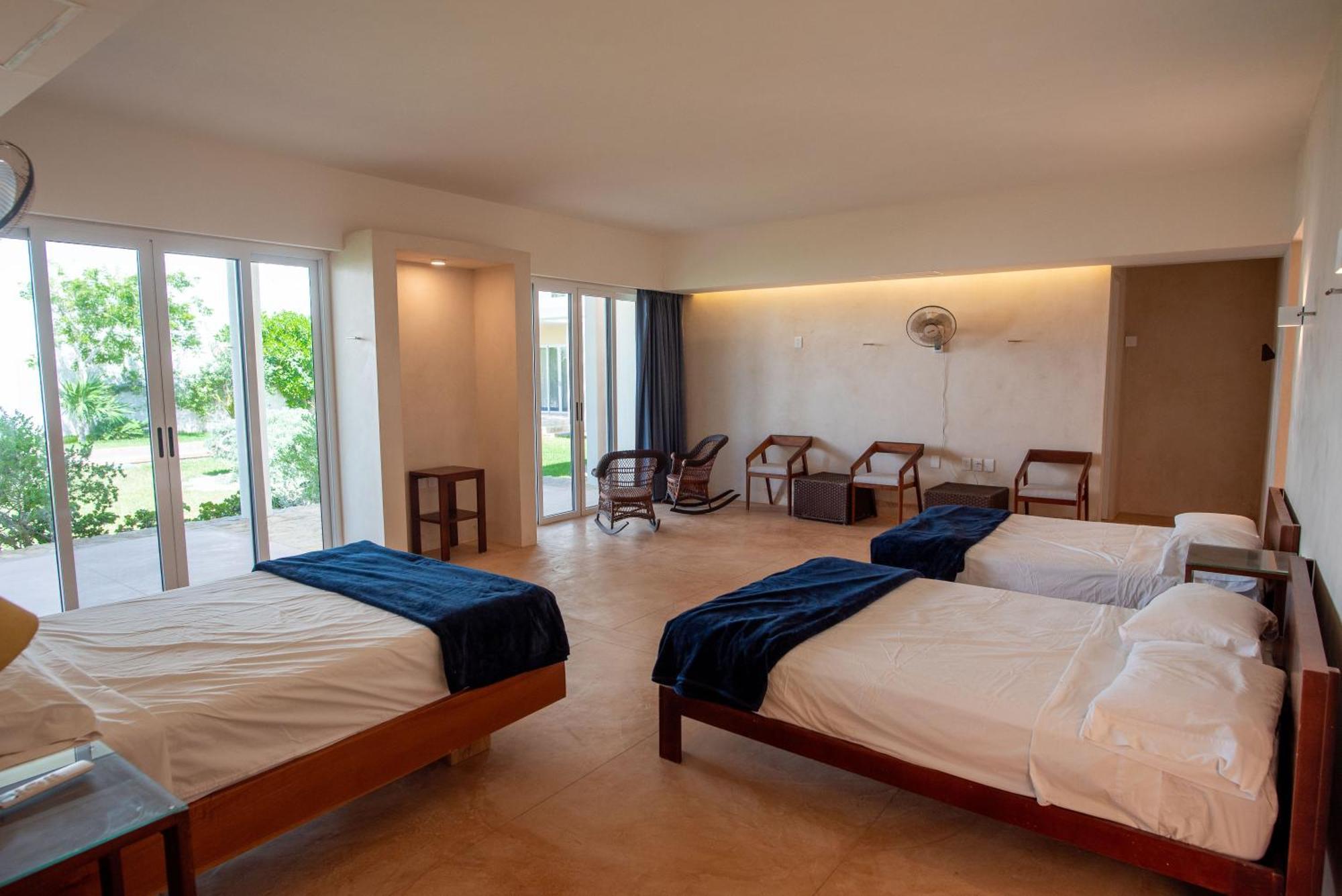 97985 Stunning Beachfront Wi-fi East Of Progreso Holiday home *